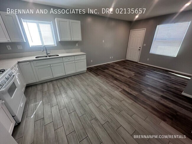 Photo - Cozy 2 Bed, 1 Bath Duplex in Downtown San ...