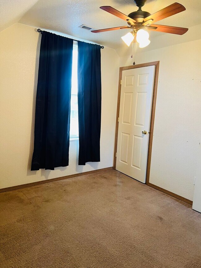 Photo - 3 Bed - 2 Bath - Fenced Yard