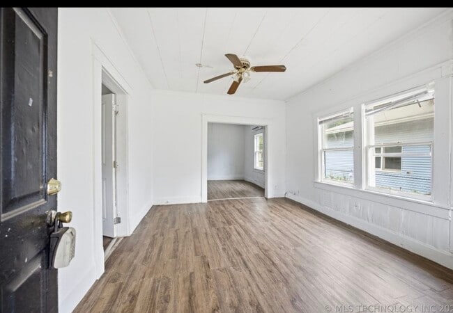 Photo - 908 N Collins Ave
