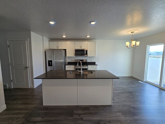 Adorable 4 bedroom Townhome for Rent in Northshore Community