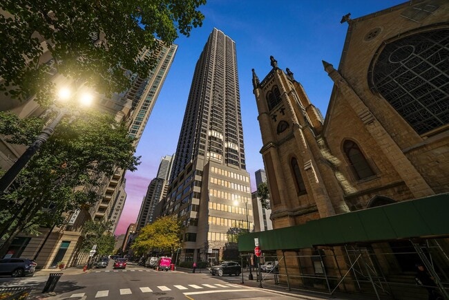 Building Photo - 30 E Huron St Unit 1106