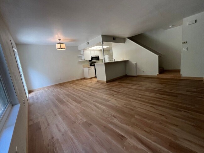 820 Villa Ln