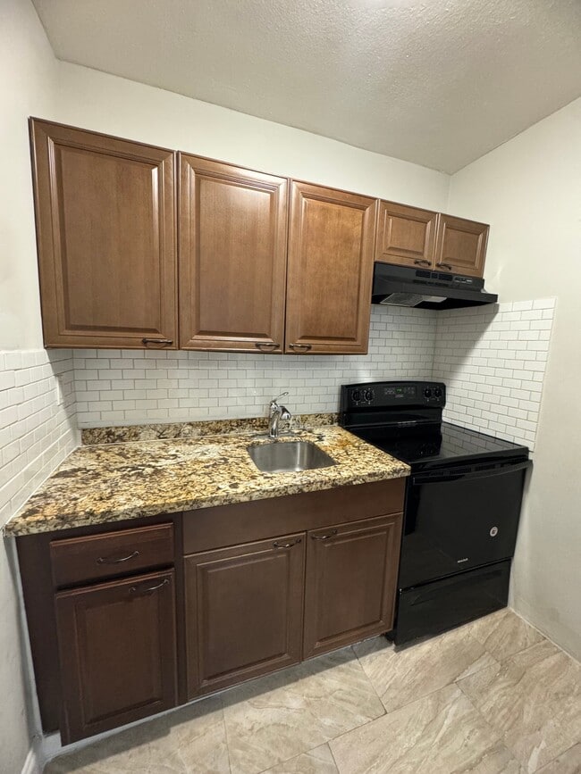 Photo - 921 N 19th Ave Unit 4