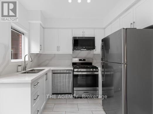 Photo - 185 Lippincott St