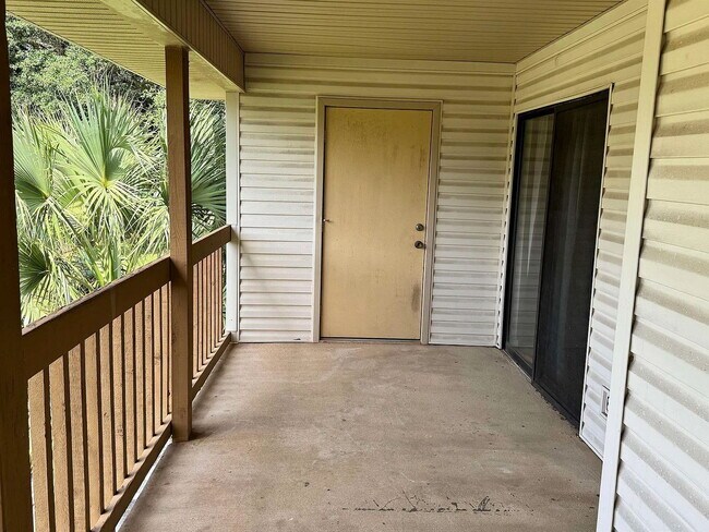 Spacious 2BR Condo with Private Baths, Fireplace, Balcony & Pool View – Close to FSU & TCC