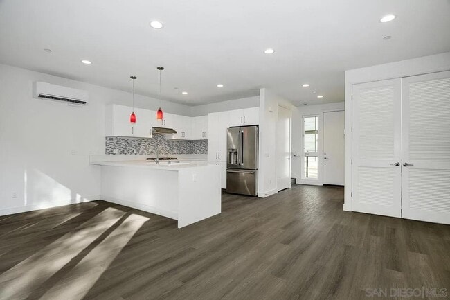 Photo - 8248 High St