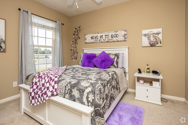 2 BR, 2 BA - 1,039SF