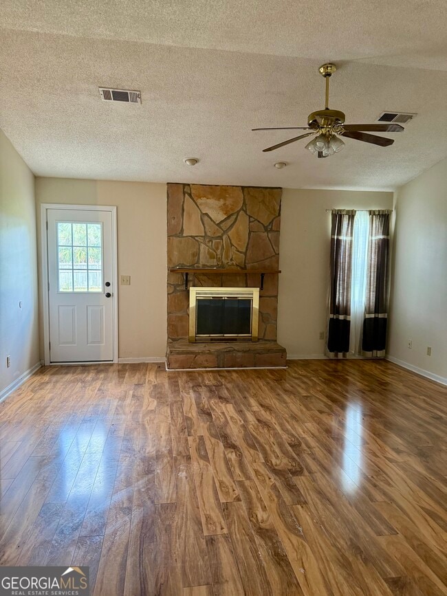 Photo - 104 Woodcarver Trail