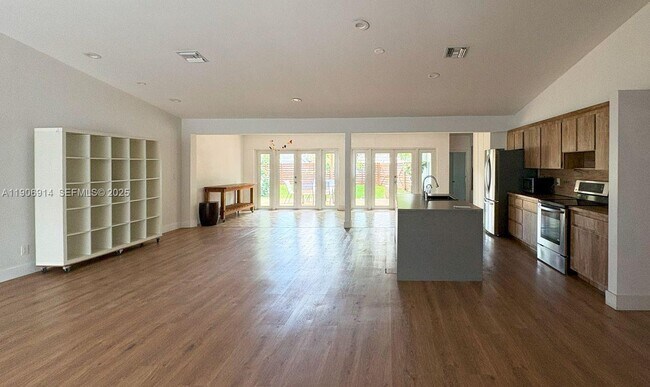 Photo - 3330 Liberty St