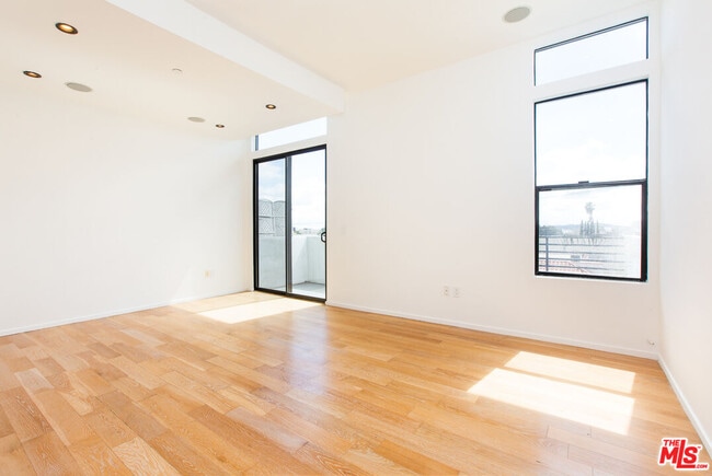 Building Photo - 8639 Whitworth Dr