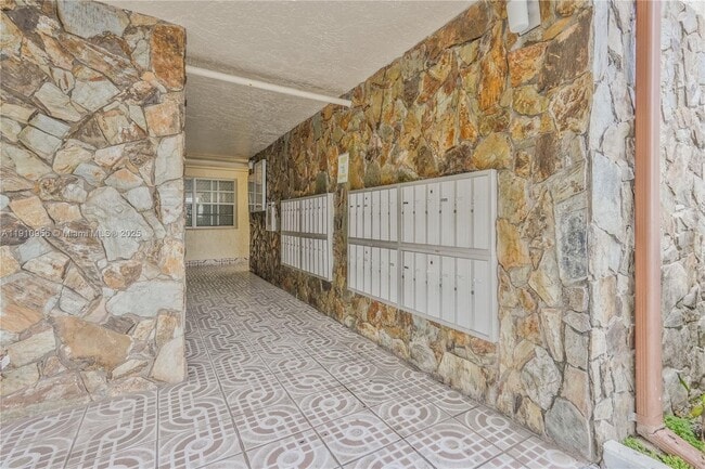 Photo - 141 SE 3rd Ave Unidad 506