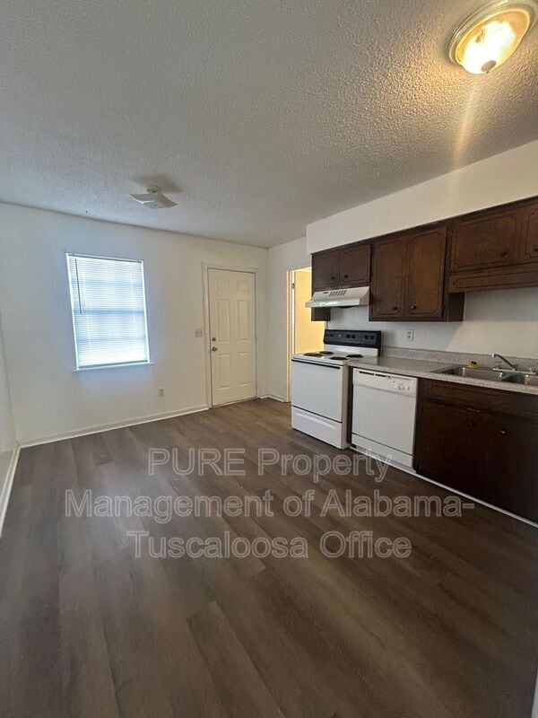 Photo - 1926 E 48th St