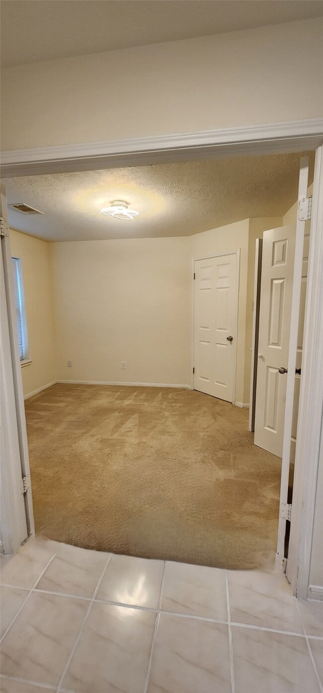 Photo - 16807 Sussex Dr