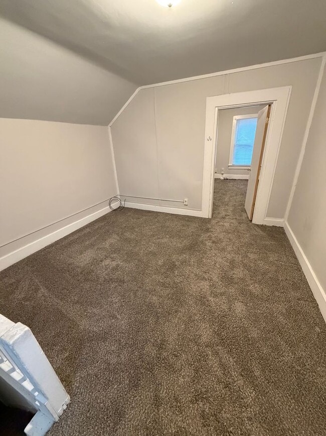 Building Photo - 714 1/2 S 5th Street Unit 714 1/2