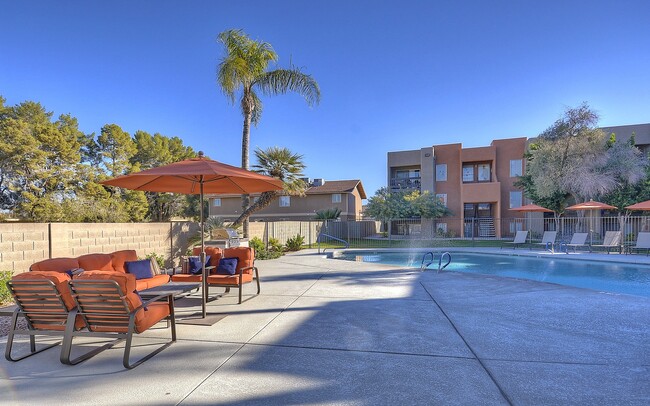 Poolside Lounge