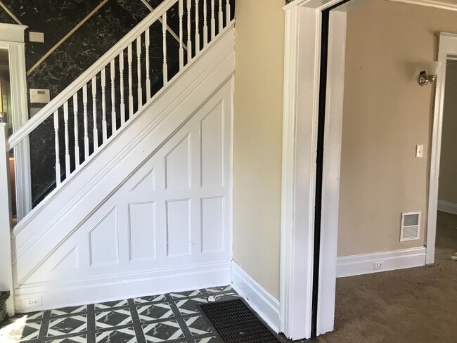 Photo - HUGE SINGLE FAMILY FOR RENT !!