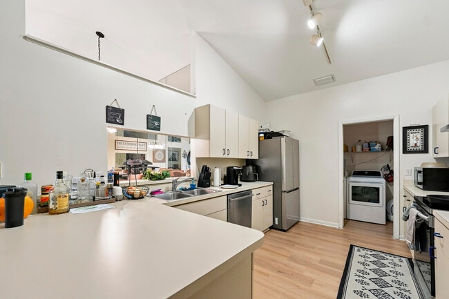 Photo - 202 Wedgewood Cir