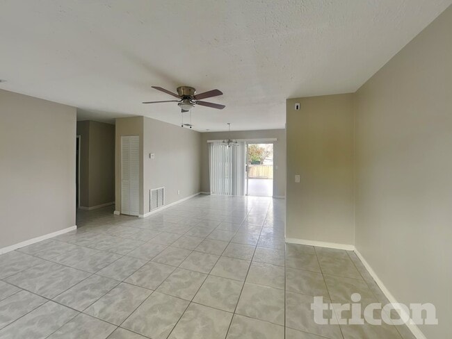Photo - 1305 E Oakwood St