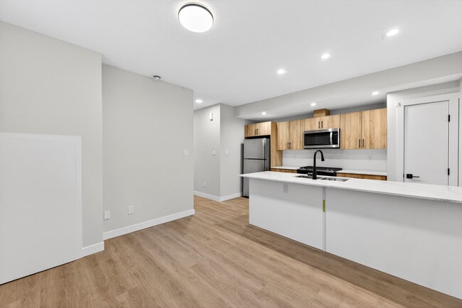 Photo - 10920-10130 130 St NW Unit Lower 4B