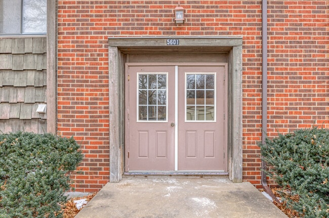 Photo - 5605 W 58th St