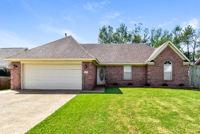 Building Photo - 1261 Thames Dr