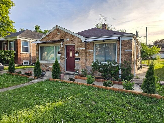 Building Photo - 1430 N Rohde Ave