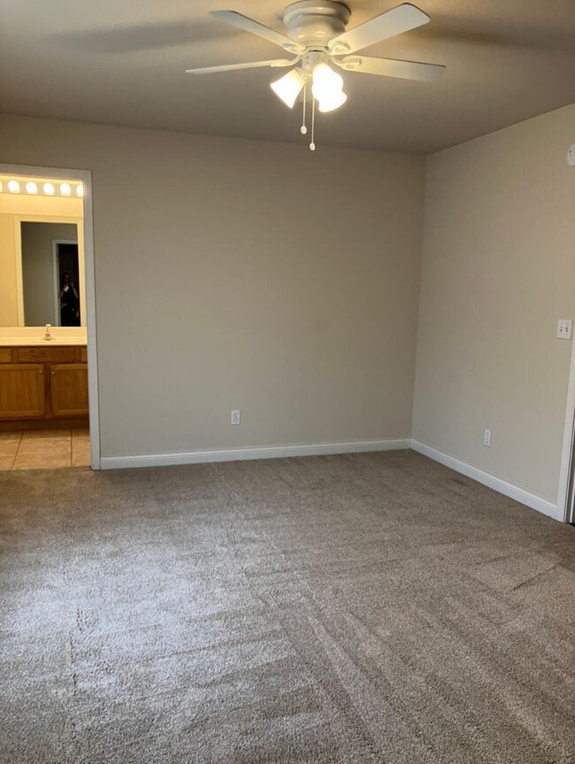 Photo - 1302 Stags Way