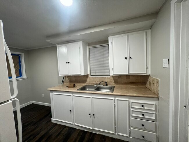 Photo - 609 1/2 Nettie Townhome