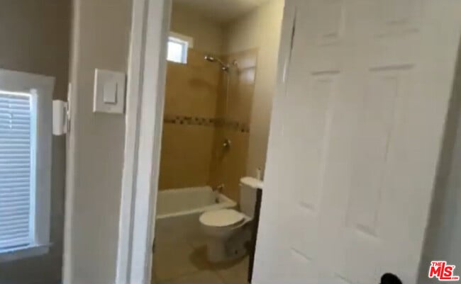 Photo - 1284 W 38th St