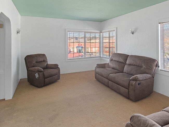 Photo - 2466 Seminary Ave Unidad 2466 Seminary-Williams