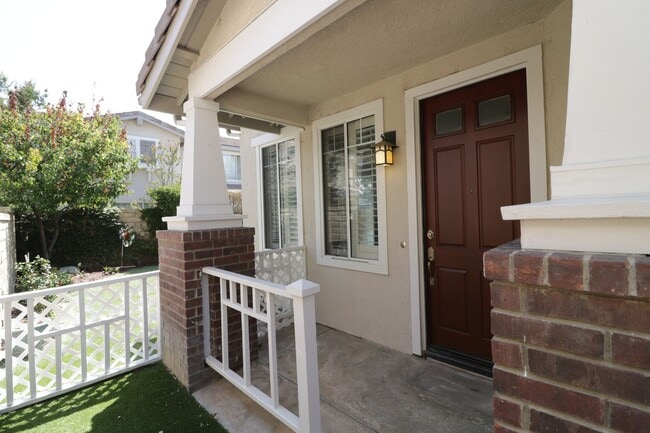 Photo - Townhome for Lease in Valencia!
