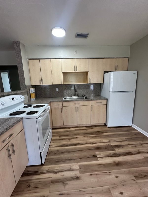 Photo - 160 E 27th St Unidad 1