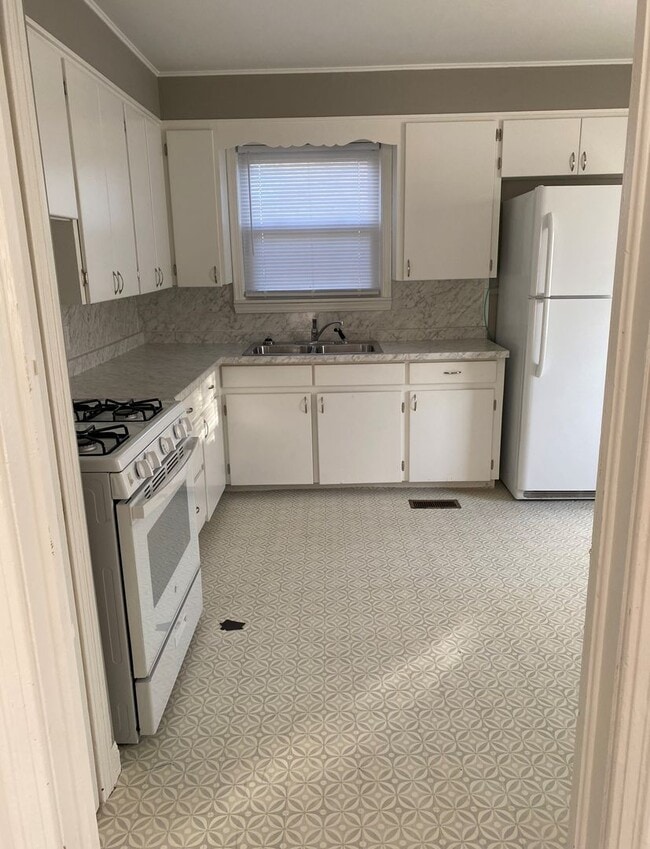 Photo - 2 Bed 1 Bath with Large backyard