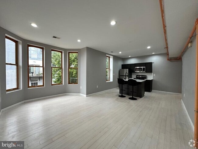 Building Photo - 1919 W Diamond St Rental