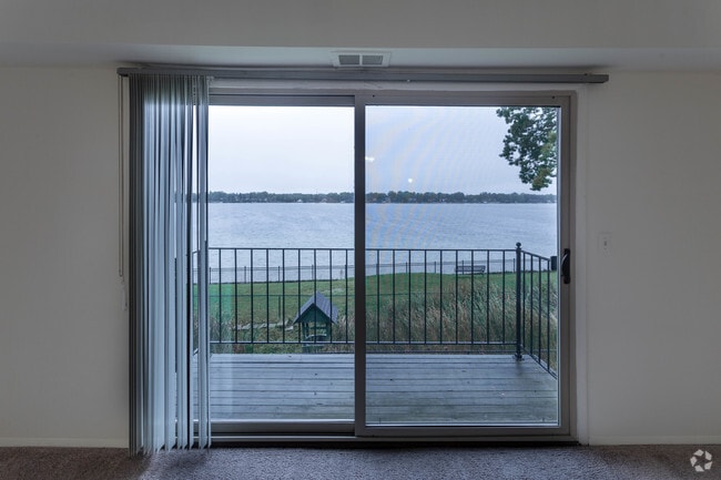 2 BR, 1.5 BA - Unit 5 - 1118 SF