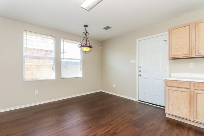 Photo - 4012 Irish Setter Dr