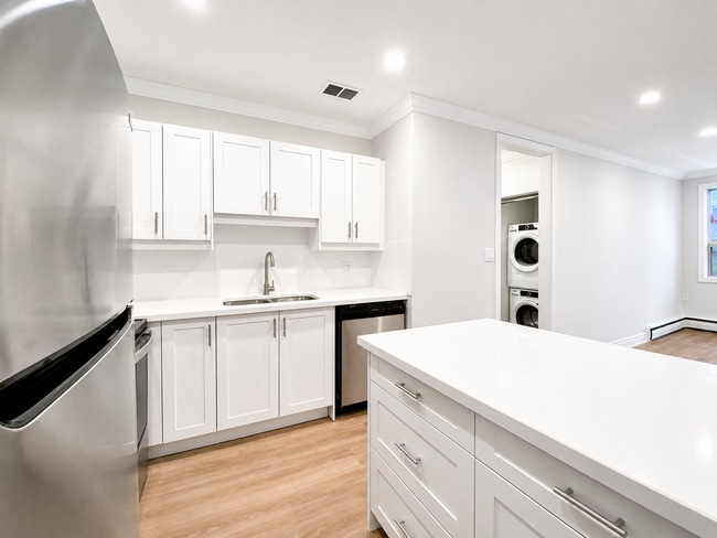 Building Photo - 307 - 112 St Joseph Dr Hamilton ON L8N 2E7 Unit 307