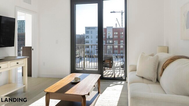 Photo - 1007 S Mint St Unidad 732