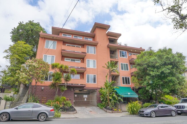 Building Photo - Beautiful 2 Bedroom Condo In Oakland! Unit 301