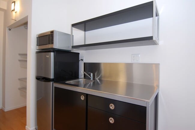 Aqua Courtyard Suites