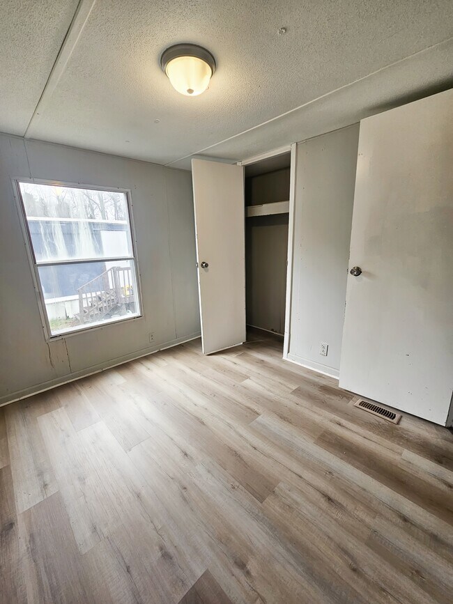 Photo - 412 McElhaney Rd