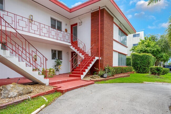 Photo - 10081 W Bay Harbor Dr Unit 4