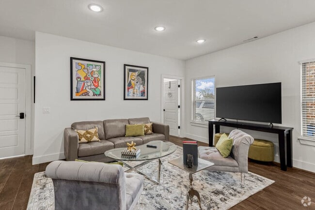 Building Photo - 2606 SW Livingston Square Unit FL1-ID1241301P Rental