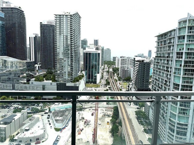 Photo - 92 SW 3rd St Unidad 2905