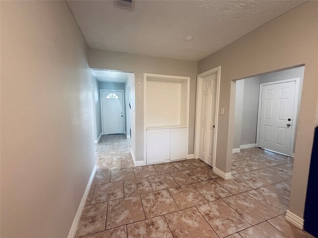 12211 Wessex Dr
