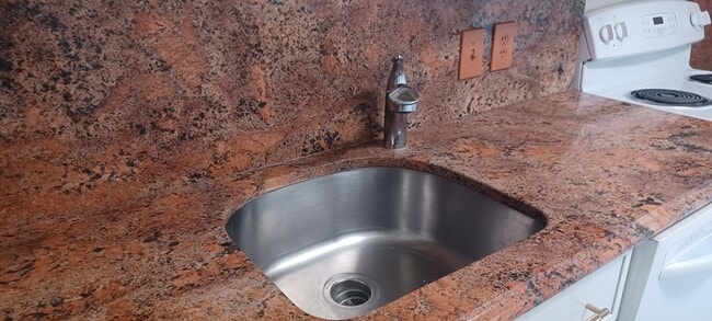 Building Photo - 2311 Pimmit Dr Unit 812E