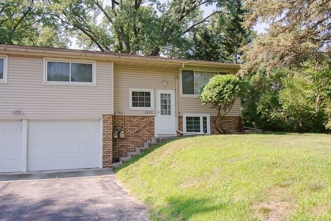 Building Photo - 2603/2605 Riverside Ln NE Unit 2605 Riverside Ln NE