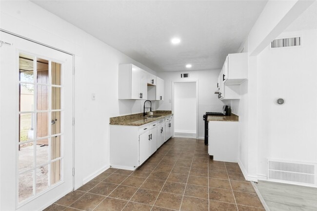 3018 Vance