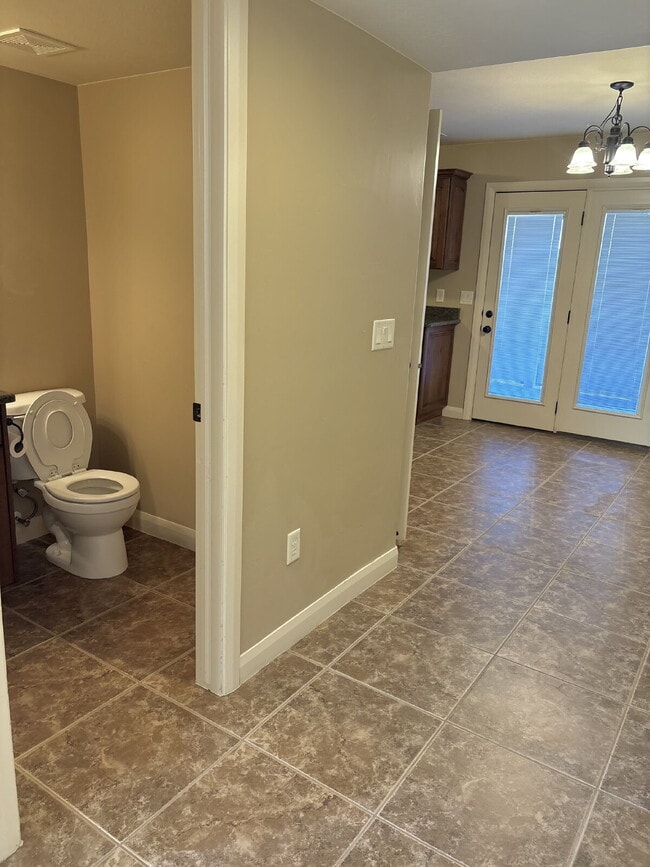 Photo - "Charming 3-Bed Townhouse in Cedar City – Spacious 1365 Sq Ft with 2.5 Baths!" Unit #103