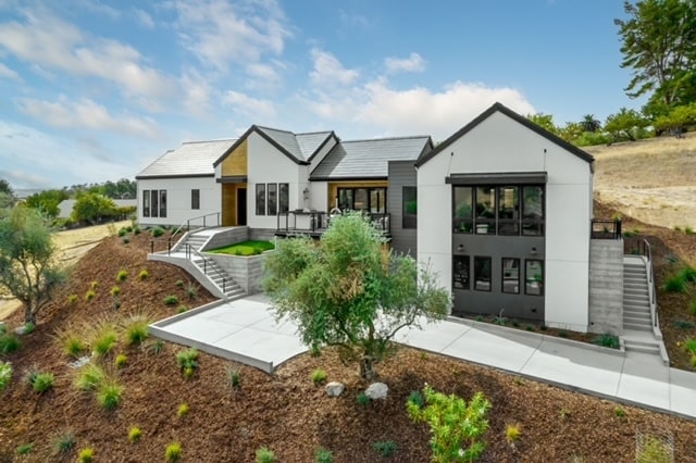 Entrada privada dedicada con amplio estacionamiento. - 306 Maplewood Ct Unidad Maplewood Ct